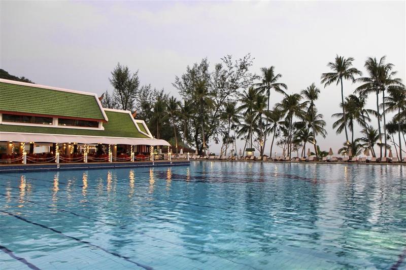 Le Meridien Phuket Beach Resort - Havuz