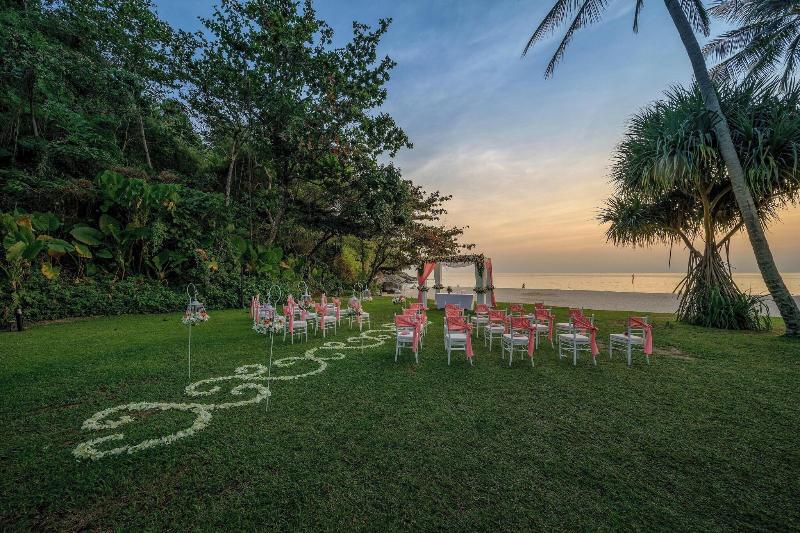 Le Meridien Phuket Beach Resort - Plaj