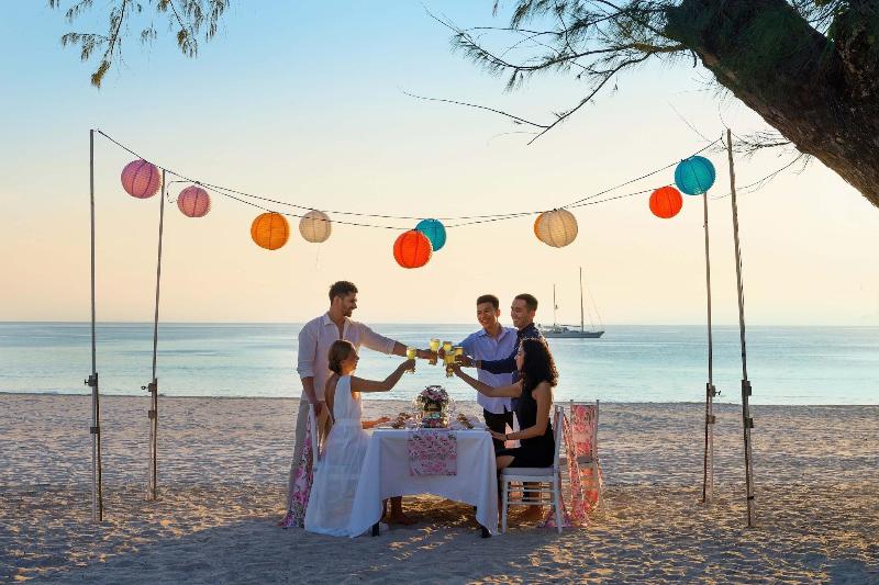 Le Meridien Phuket Beach Resort - Plaj