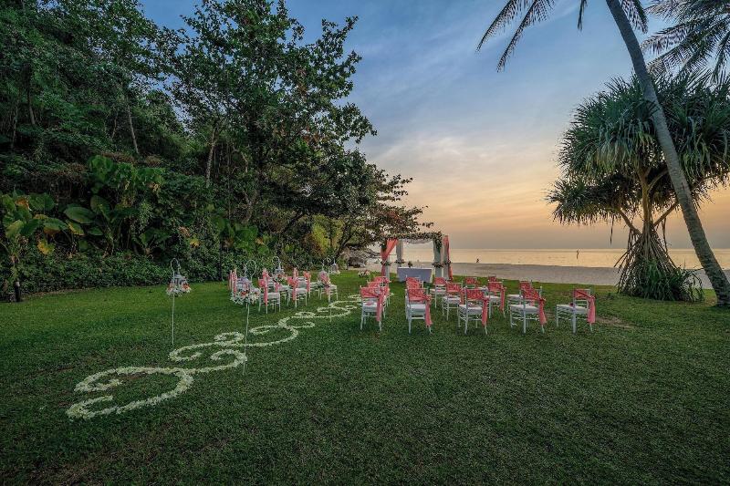 Le Meridien Phuket Beach Resort - Plaj