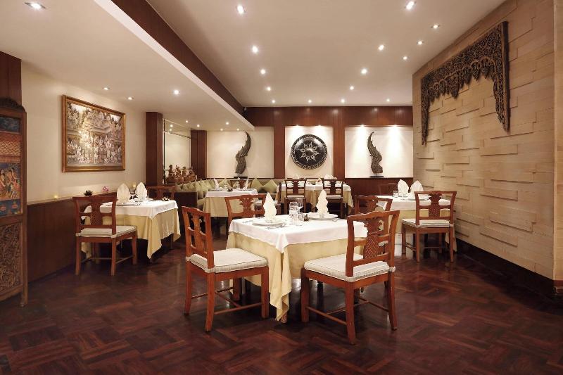 Le Meridien Phuket Beach Resort - Restoran