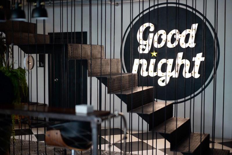 Goodnight Poshtel - Genel