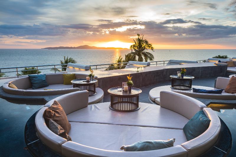 Royal Cliff Beach Hotel - Bar