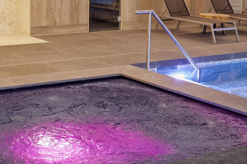 Van der Valk Hotel Breda Princeville - Havuz