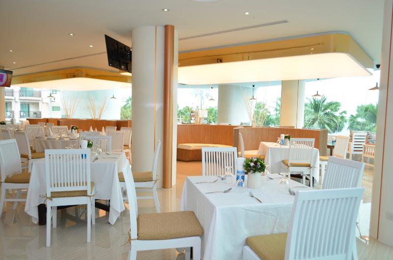 A-One The Royal Cruise - Restoran