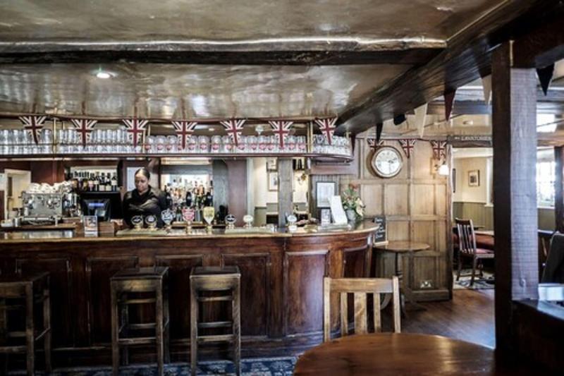 Red Lion - Bar