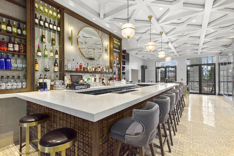 The Vanderbilt Hotel Suites - Bar