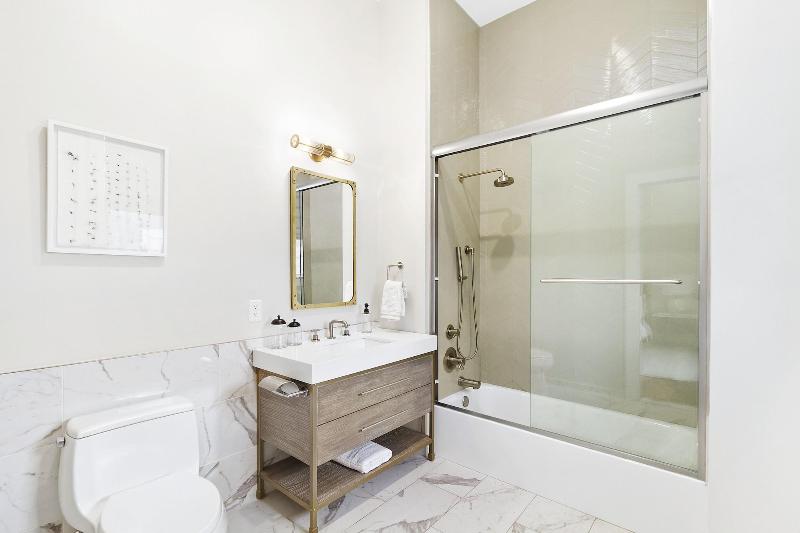 The Vanderbilt Hotel Suites - Oda