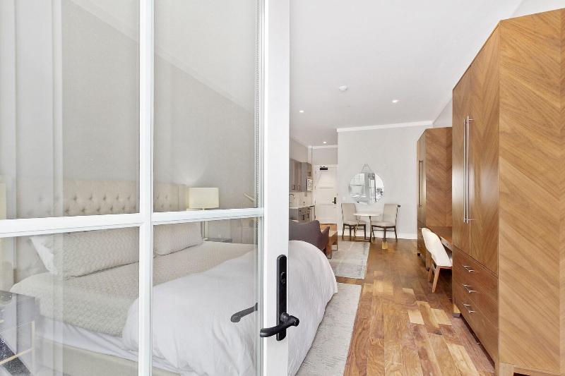 The Vanderbilt Hotel Suites - Oda