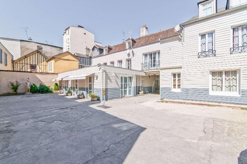 Brit Hotel Les Comtes de Champagne - Genel