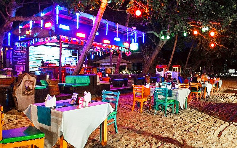 Fair House Beach Resort (SHA Extra+) - Bar