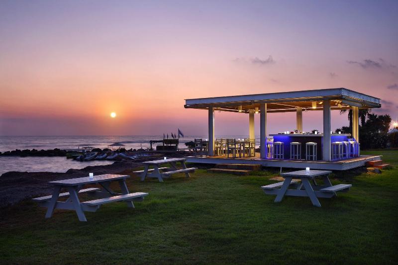 Paradise Cove Luxurious Beach Villas - Bar