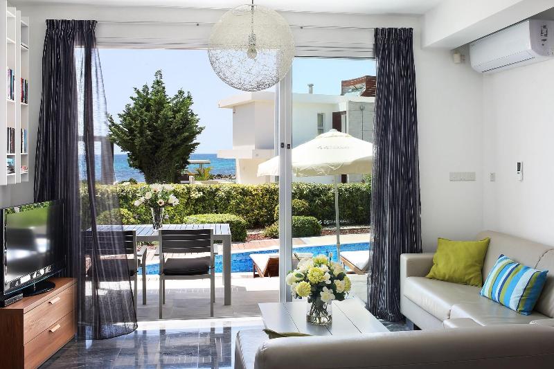 Paradise Cove Luxurious Beach Villas - Lobi