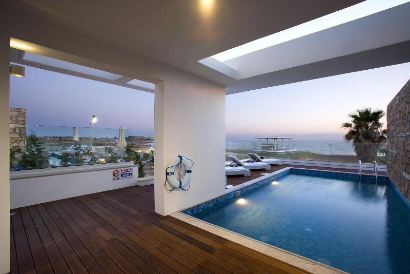 Paradise Cove Luxurious Beach Villas - Oda