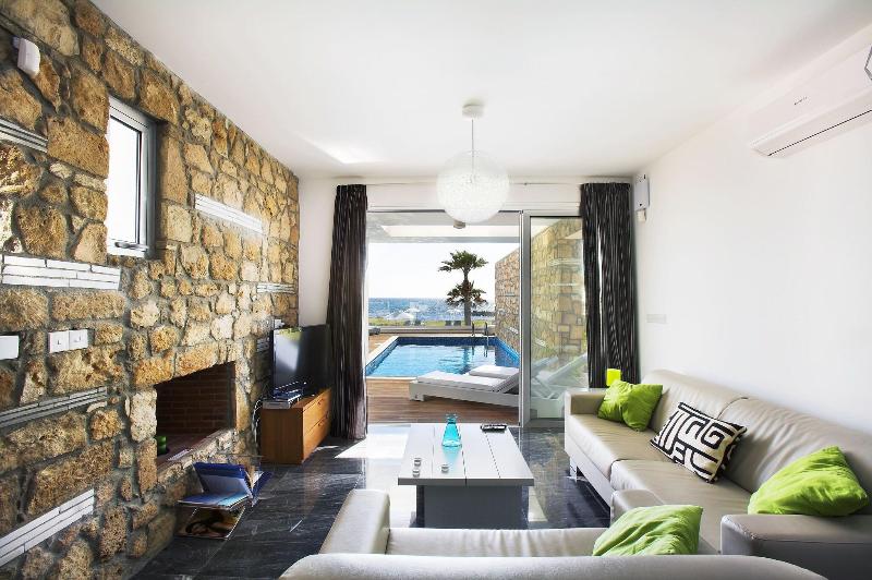 Paradise Cove Luxurious Beach Villas - Oda