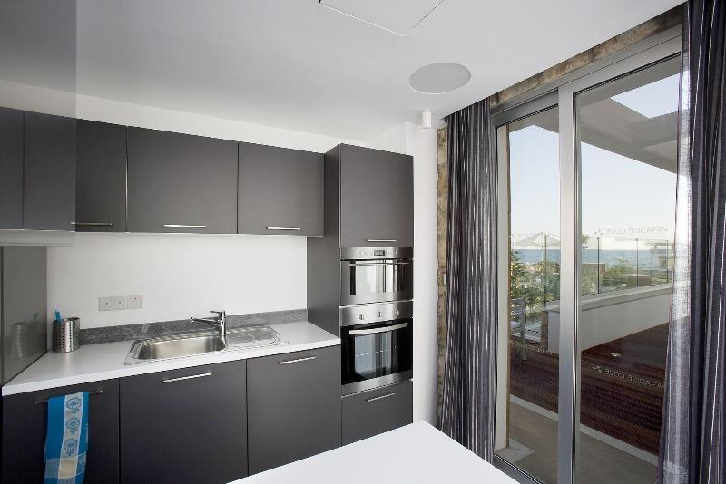 Paradise Cove Luxurious Beach Villas - Oda