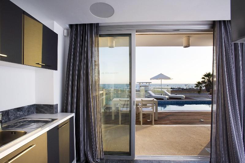 Paradise Cove Luxurious Beach Villas - Oda