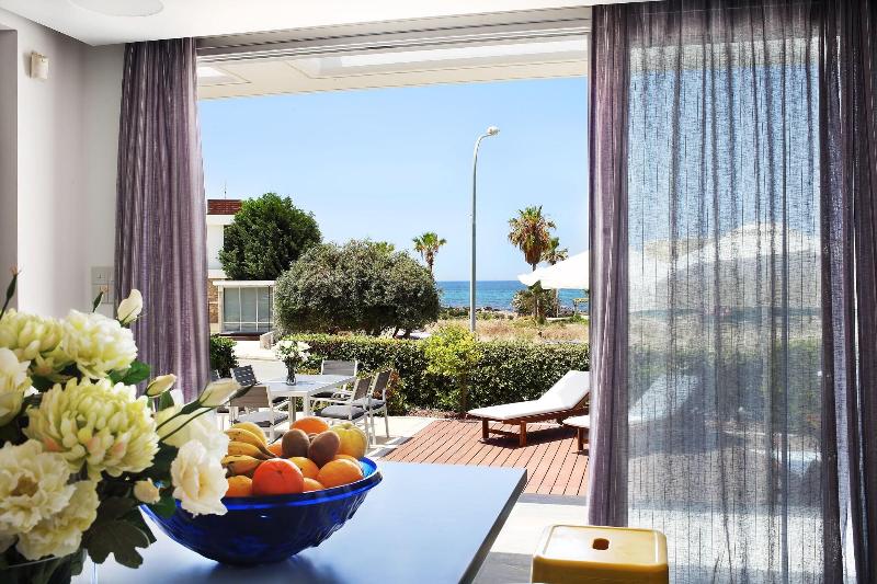 Paradise Cove Luxurious Beach Villas - Oda
