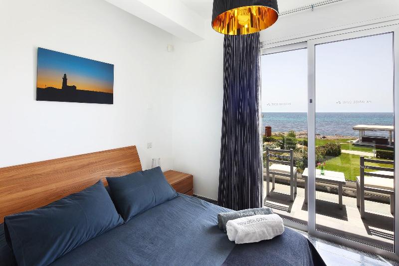 Paradise Cove Luxurious Beach Villas - Oda