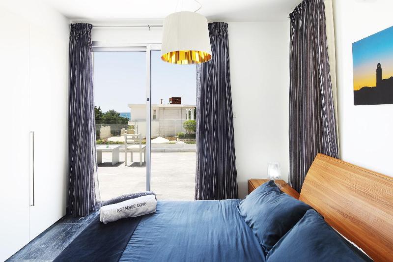 Paradise Cove Luxurious Beach Villas - Oda