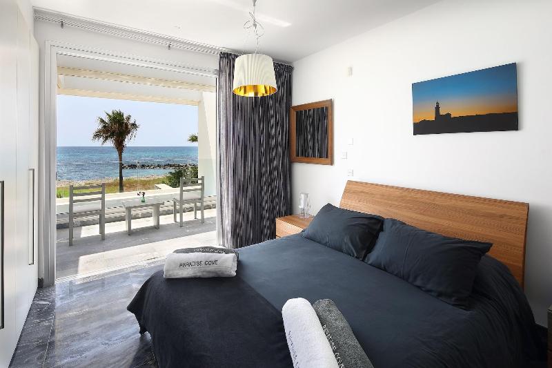 Paradise Cove Luxurious Beach Villas - Oda