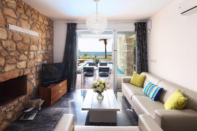 Paradise Cove Luxurious Beach Villas - Oda