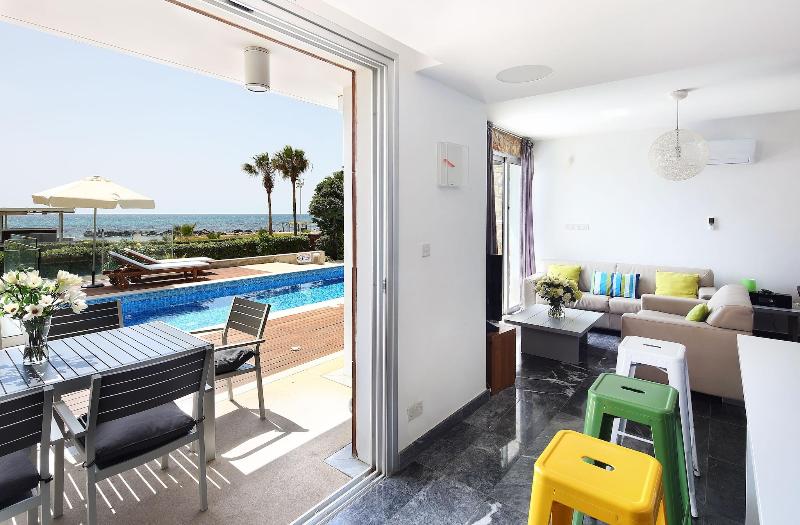 Paradise Cove Luxurious Beach Villas - Oda