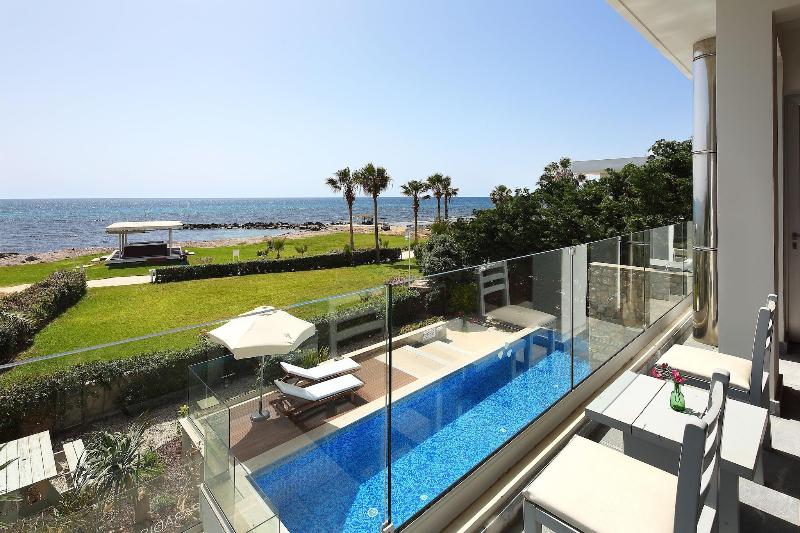 Paradise Cove Luxurious Beach Villas - Oda