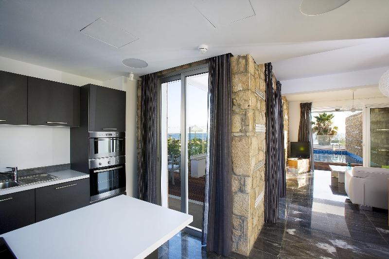 Paradise Cove Luxurious Beach Villas - Oda