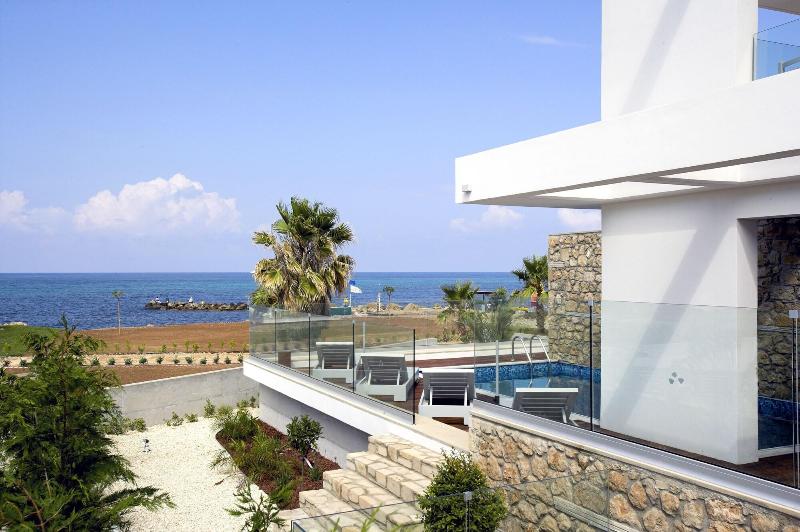Paradise Cove Luxurious Beach Villas - Oda
