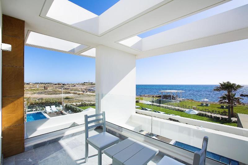Paradise Cove Luxurious Beach Villas - Oda
