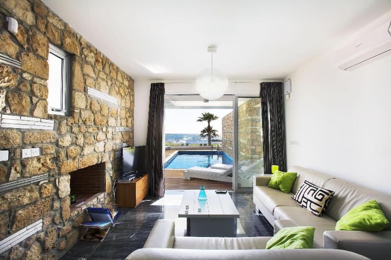 Paradise Cove Luxurious Beach Villas - Oda
