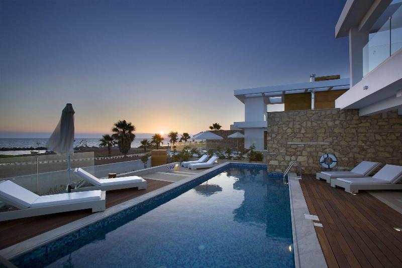 Paradise Cove Luxurious Beach Villas - Oda