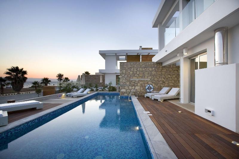 Paradise Cove Luxurious Beach Villas - Oda