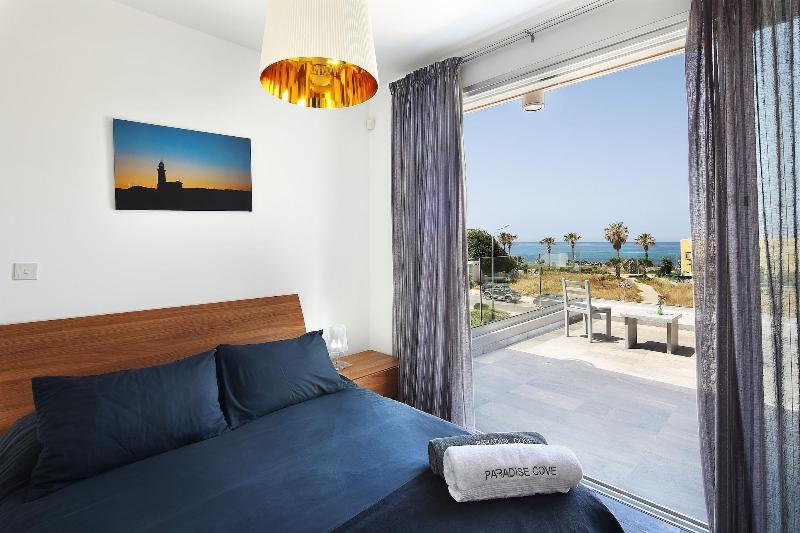 Paradise Cove Luxurious Beach Villas - Oda