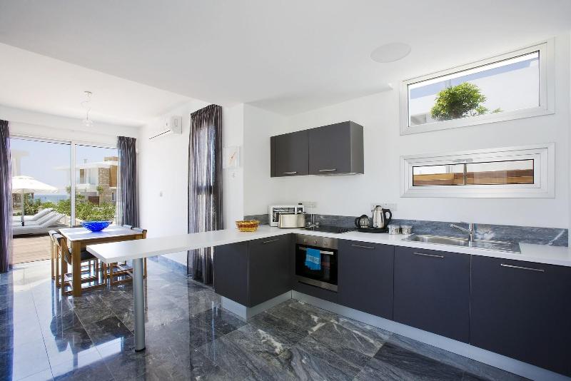 Paradise Cove Luxurious Beach Villas - Oda