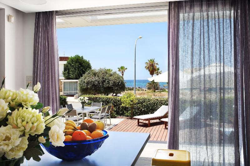 Paradise Cove Luxurious Beach Villas - Oda