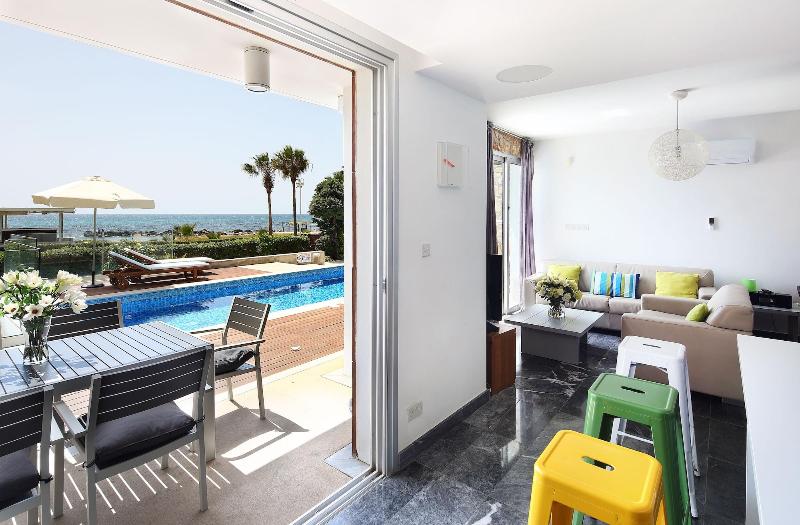 Paradise Cove Luxurious Beach Villas - Oda