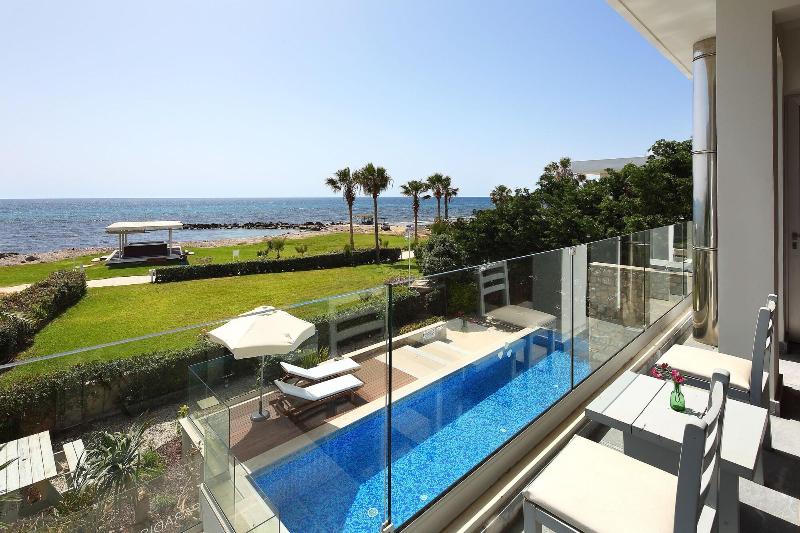 Paradise Cove Luxurious Beach Villas - Oda