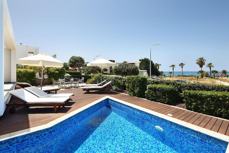 Paradise Cove Luxurious Beach Villas - Oda