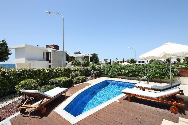 Paradise Cove Luxurious Beach Villas - Oda