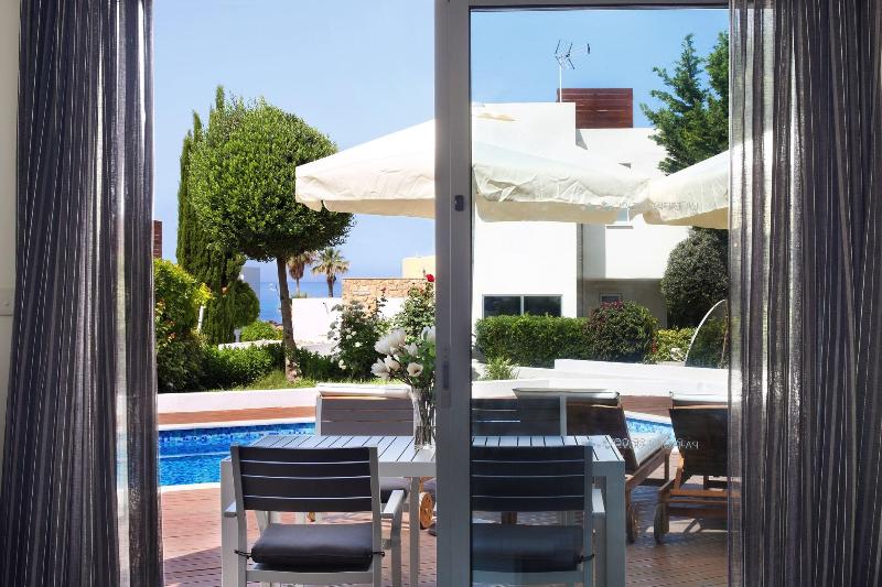 Paradise Cove Luxurious Beach Villas - Havuz