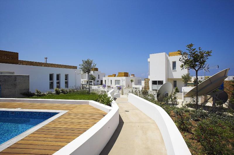 Paradise Cove Luxurious Beach Villas - Havuz