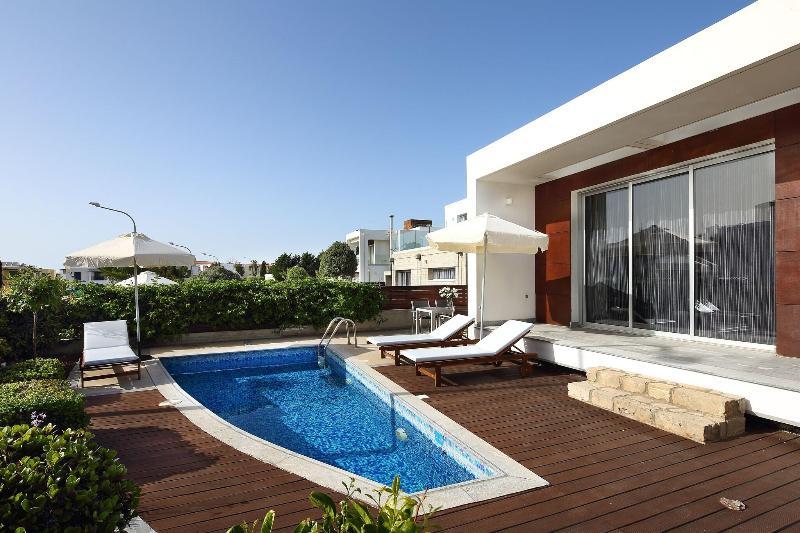 Paradise Cove Luxurious Beach Villas - Havuz