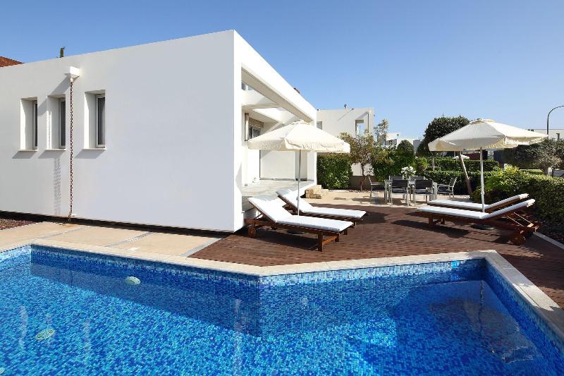 Paradise Cove Luxurious Beach Villas - Havuz