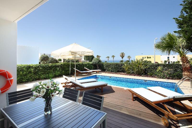 Paradise Cove Luxurious Beach Villas - Havuz