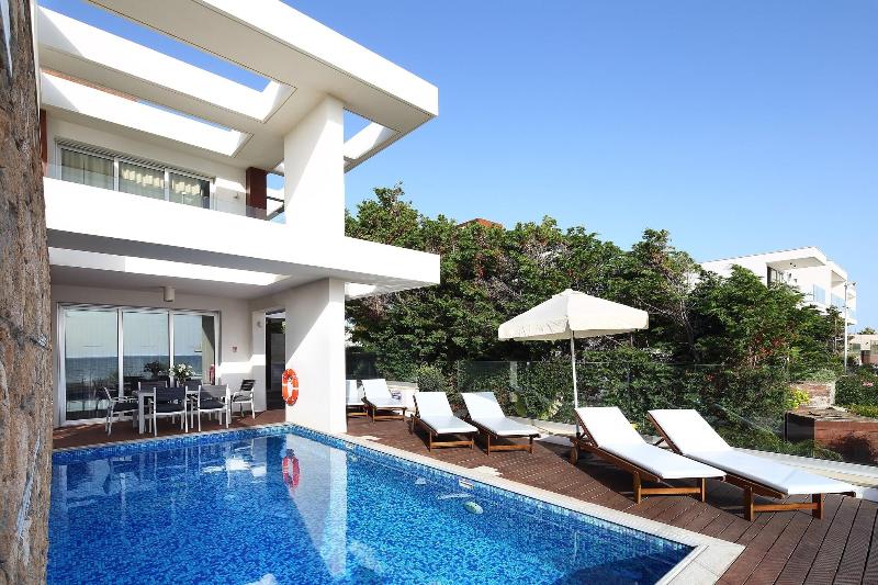 Paradise Cove Luxurious Beach Villas - Havuz