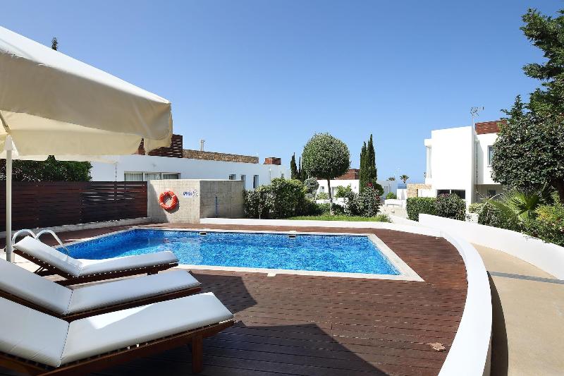 Paradise Cove Luxurious Beach Villas - Havuz