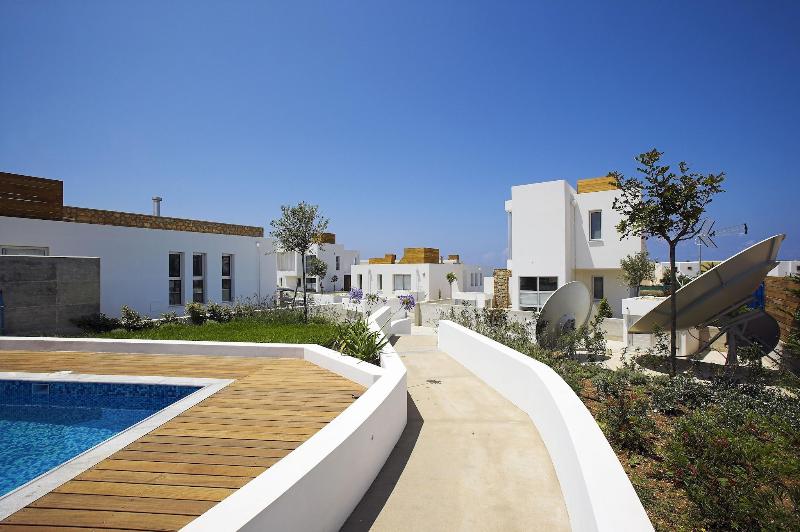 Paradise Cove Luxurious Beach Villas - Havuz