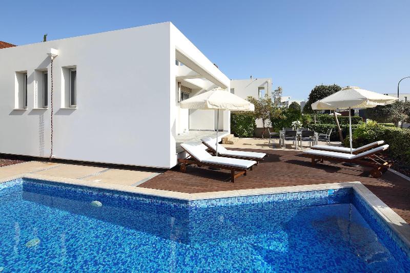 Paradise Cove Luxurious Beach Villas - Havuz